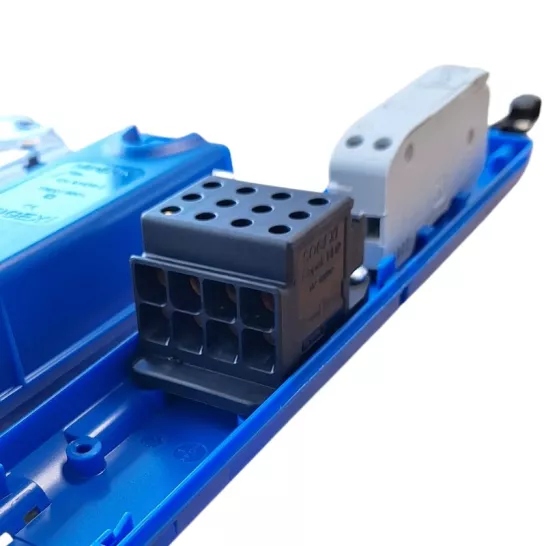 Coffret de raccordement électrique pour mât