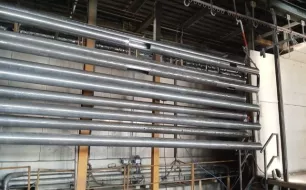 Galvanisation à chaud des mâts en acier : protection durable contre la corrosion